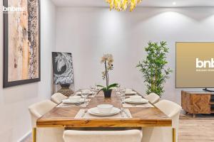 bnbmehomes - Emirates Crown Tower