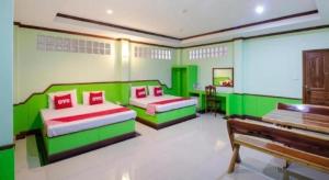 OYO 75334 Train Hotel