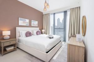 Free housekeeping visits during your stay - StayShort - Premium 1BR Downtown Dubai Escape with Pool