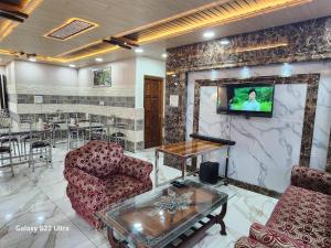 Hotel Eleven Guest House & Restaurant