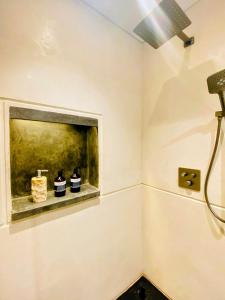 Villa Mitrie - Luxury Canggu Villa with Private Pool Near The Beach