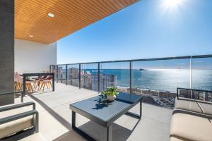 Sunset Waves 18-35 Poniente Beach Resort