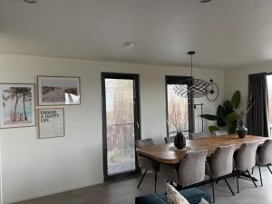 Enkhuizer Strand BeachHouse Strandgut mit Zaun Nr 400