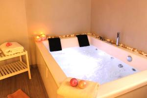 VIP Suite 108 - Castle De Paris