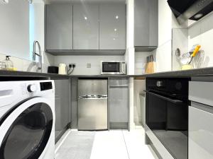 Modern Studio Apt , Wifi , Workspace , Zone 2