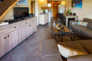 A nostra casetta corsa, Carina, en bord de mer