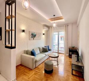 Lit- Acropolis Apt Near Metro, Balcony & Workspace