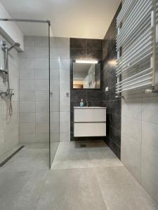 Palas Mall Garden Studio