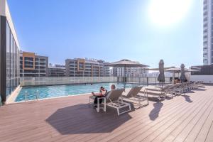 Free housekeeping visits during your stay - StayShort - Meydan One Apartment Sleeps 5 with Excellent Amenities