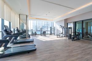 Free housekeeping visits during your stay - StayShort - Meydan One Apartment Sleeps 5 with Excellent Amenities
