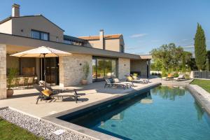 Villa Natura Silente near Rovinj for 8 people with 40 m2 heated pool, sauna & jacuzzi