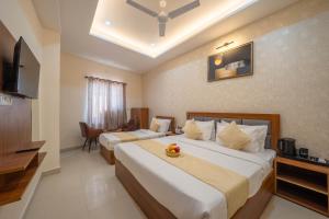Perfectstayz Om Palace - Near Prem Mandir with Parking