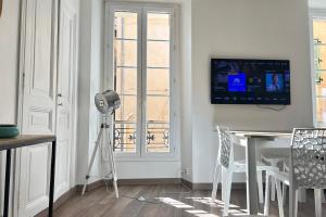 Charming 2-bedroom apartment with quality amenities in Old Cannes