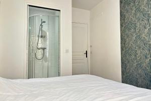 Charming 2-bedroom apartment with quality amenities in Old Cannes