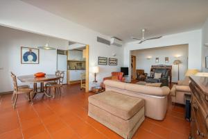 Top floor marina apartment with classic charm #1995