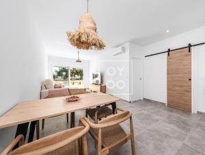 Pilar Poolside Living, luxury swim-up apt, ground-floor - by Oyoostays