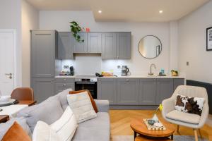 Character filled Courtyard Escape