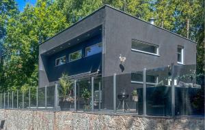 Amazing Home In Borås With Wifi