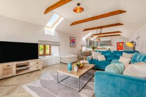 3 Bed in Mawgan Porth oc-p00824