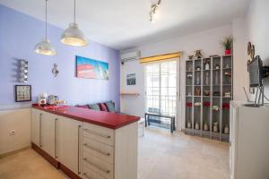 Charming Malaga Stay: Walk to Top Sights