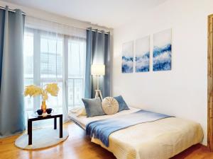 Vista Apartment Balcony AC Parking Metro Plocka