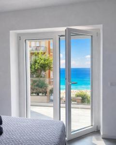 Rebecca's Apartments - Central Anzio, Sea View & Private Parking