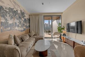 Waves - Luxury 2BR Apt With Burj Khalifa & Fountain View