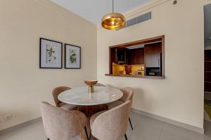 Waves - Luxury 2BR Apt With Burj Khalifa & Fountain View