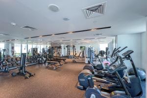 Waves - Luxury 2BR Apt With Burj Khalifa & Fountain View