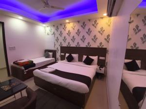 HOTEL SR LUXURY Palace Hotel 5 min from Delhi IGI Airport