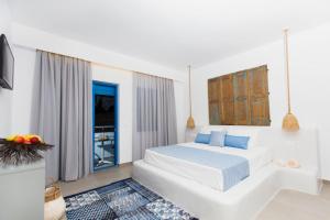 Lindos Portes Blue