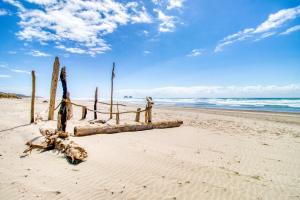 Sea Treasures Inn #104