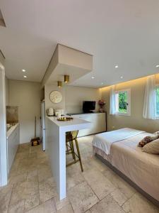 Studio climatisé, terrasse, parking privé, 50m de la plage