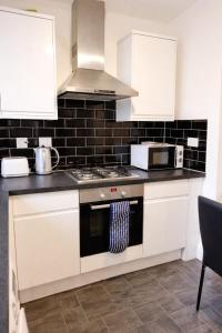 Spacious 2BR Apartment I 3-Min Walk to Mile End Station I Sleeps 5 I Near Queen Mary Uni