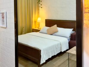 Hannah’s Morning Sun - Studio Room