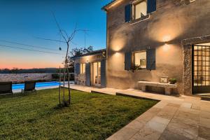 Charming Villa Spirit of Istria near Rovinj for 6 persons with 32 m2 private pool & jacuzzi