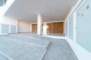 Gia Serena, first-floor apt, terrace, pool, playground - by Oyoostays