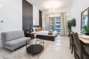 Free housekeeping visits during your stay - StayShort - Chic Business Bay Studio for 3 in Prime Location