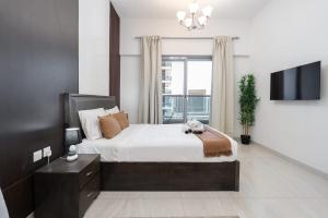 Free housekeeping visits during your stay - StayShort - Chic Business Bay Studio for 3 in Prime Location