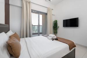Free housekeeping visits during your stay - StayShort - Chic Business Bay Studio for 3 in Prime Location