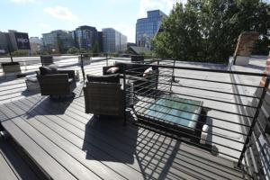 Sleeps 12 Downtown Entire home with rooftop