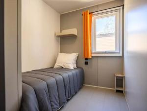 Camping "Le Hameau des Pins" - Mobil-home neuf - 6 personnes - 3 chambres