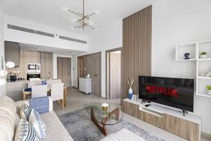 VayK - Contemporary 1BR in a New JVC Community