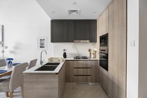 VayK - Contemporary 1BR in a New JVC Community