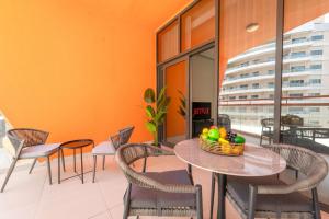 VayK - Chic Studio in Silicon Oasis with Pool View