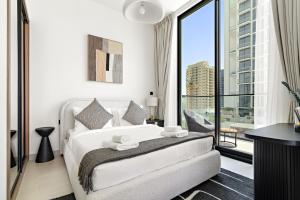 VayK - Large Modern Studio in JVC