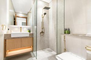 VayK - Large Modern Studio in JVC