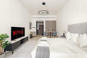 VayK - Refined Studio in Dubai Hills with Pool View