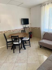 T3 haut de villa avec terrasse à Roquefort-la-Bédoule proche Cassis