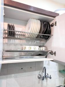 2bhk fully furnished apartment with kitchen